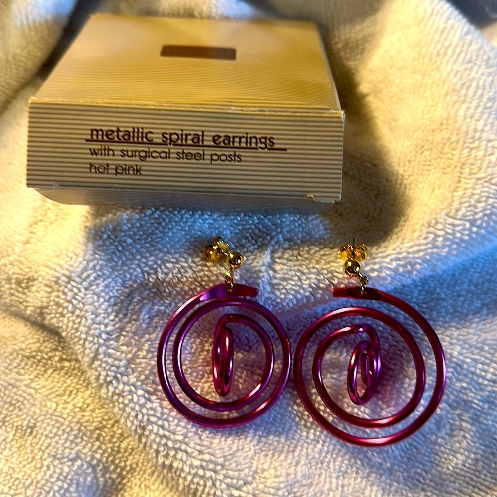 Avon Vintage 1992 Hot Pink and Goldtone Spiral Earrings